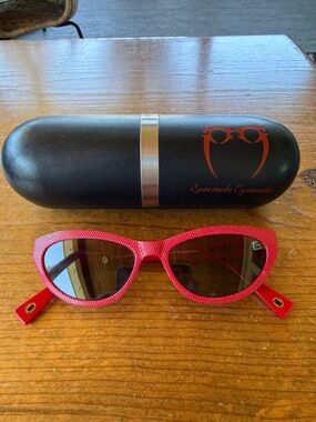 Spectacle Eyeworks| Nika Red Cat Eye Sunglasses